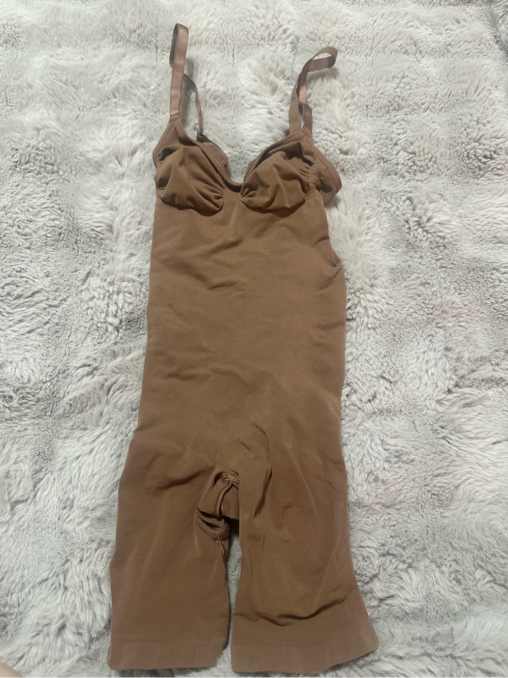 Brand new SKIMS SEAMLESS SCULPT
MID THIGH BODYSUIT Size M Jasper
